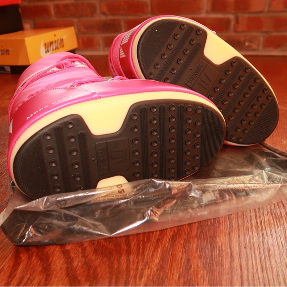 Brand new hot pink moon boot size  35/38 - Picture 2 of 3